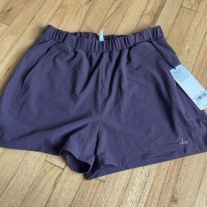 New with Tags Alo Ready Set Short in Raisin size M
